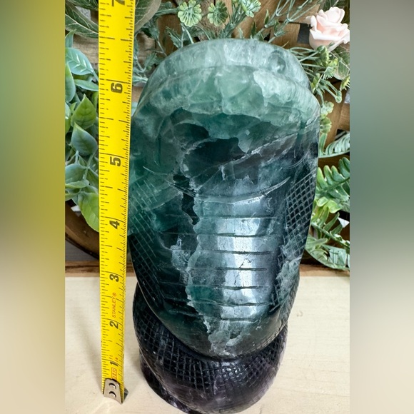 4lb Fluorite UV Reactive Snake w/ Light Stand - Picture 9 of 11